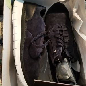 Vionic Shoes Size 12